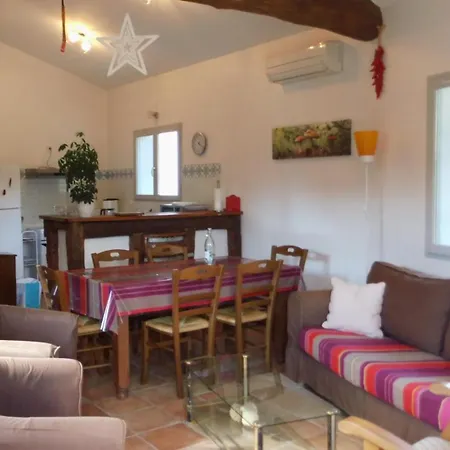 Etxe Ttipia Nyaraló *